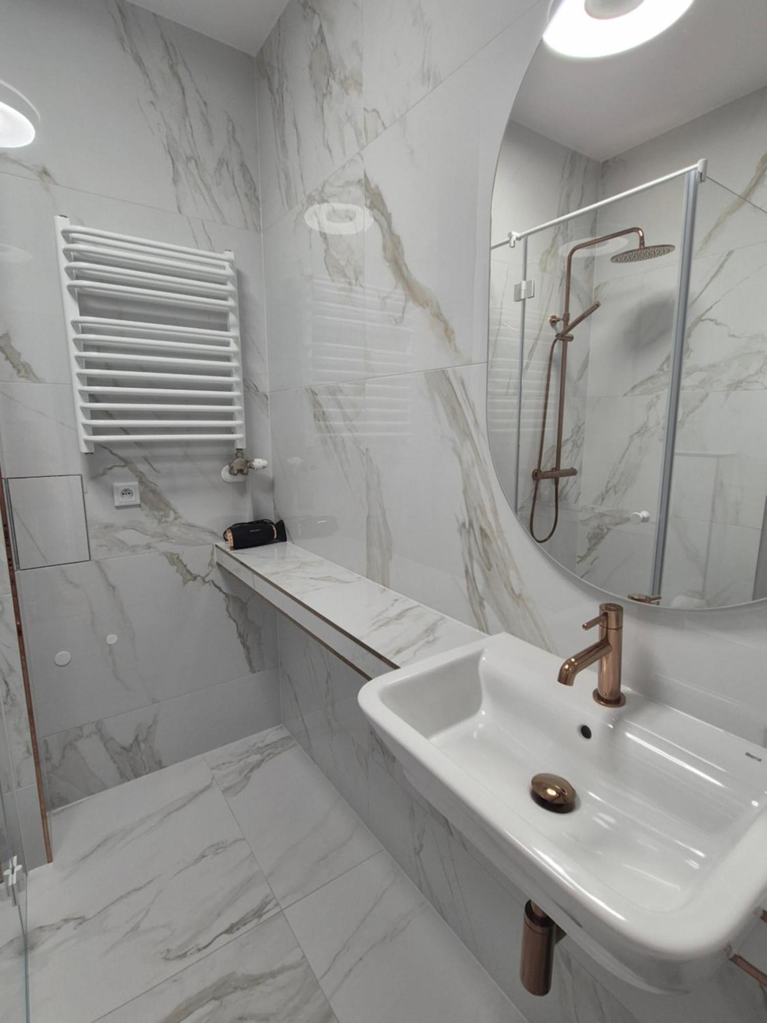 Apartment Miodowa 25 *