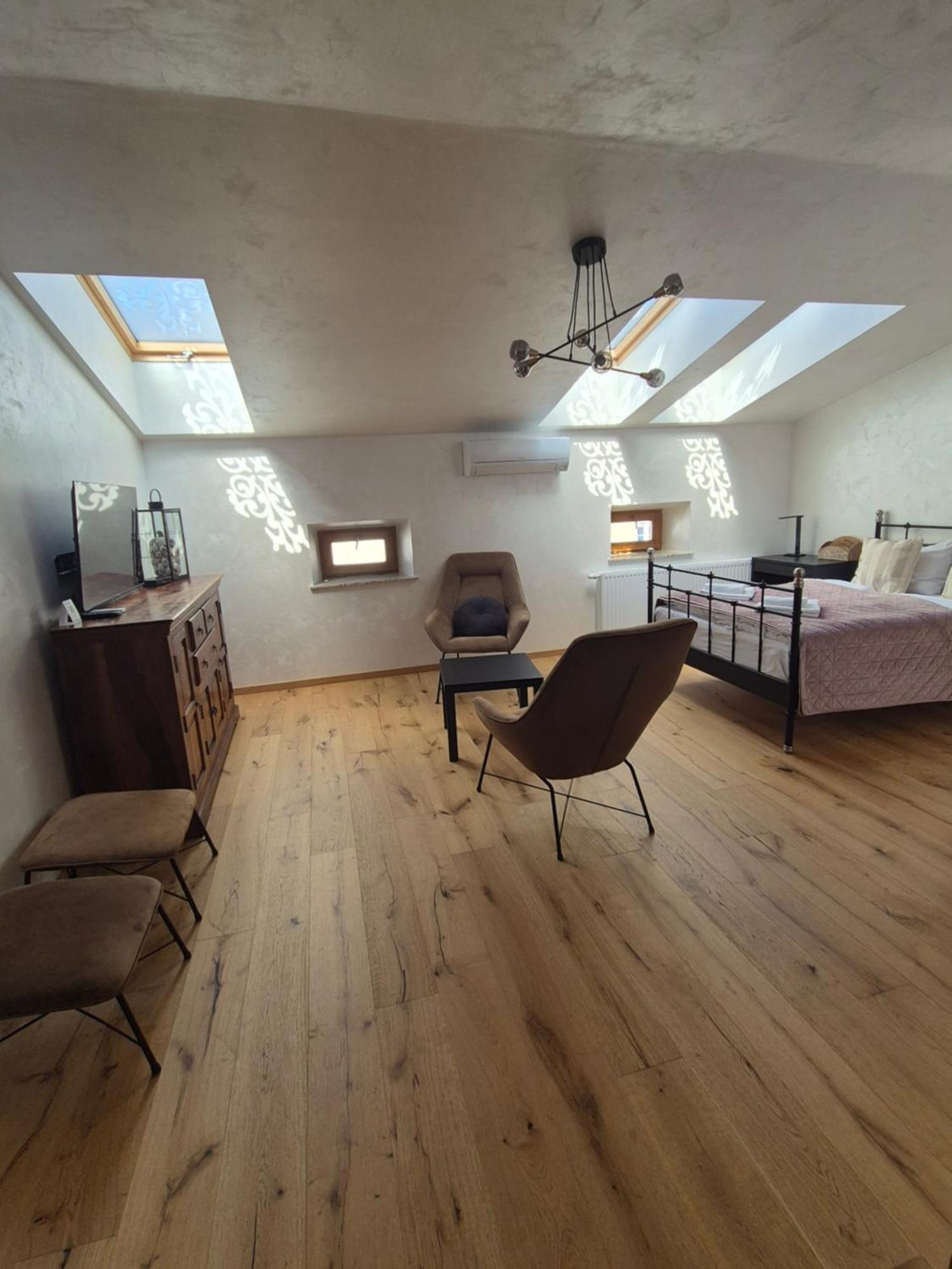 Apartment Miodowa 25